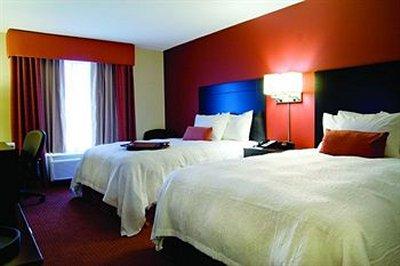 Hampton Inn&suites Phoenix Fashion Center 3*